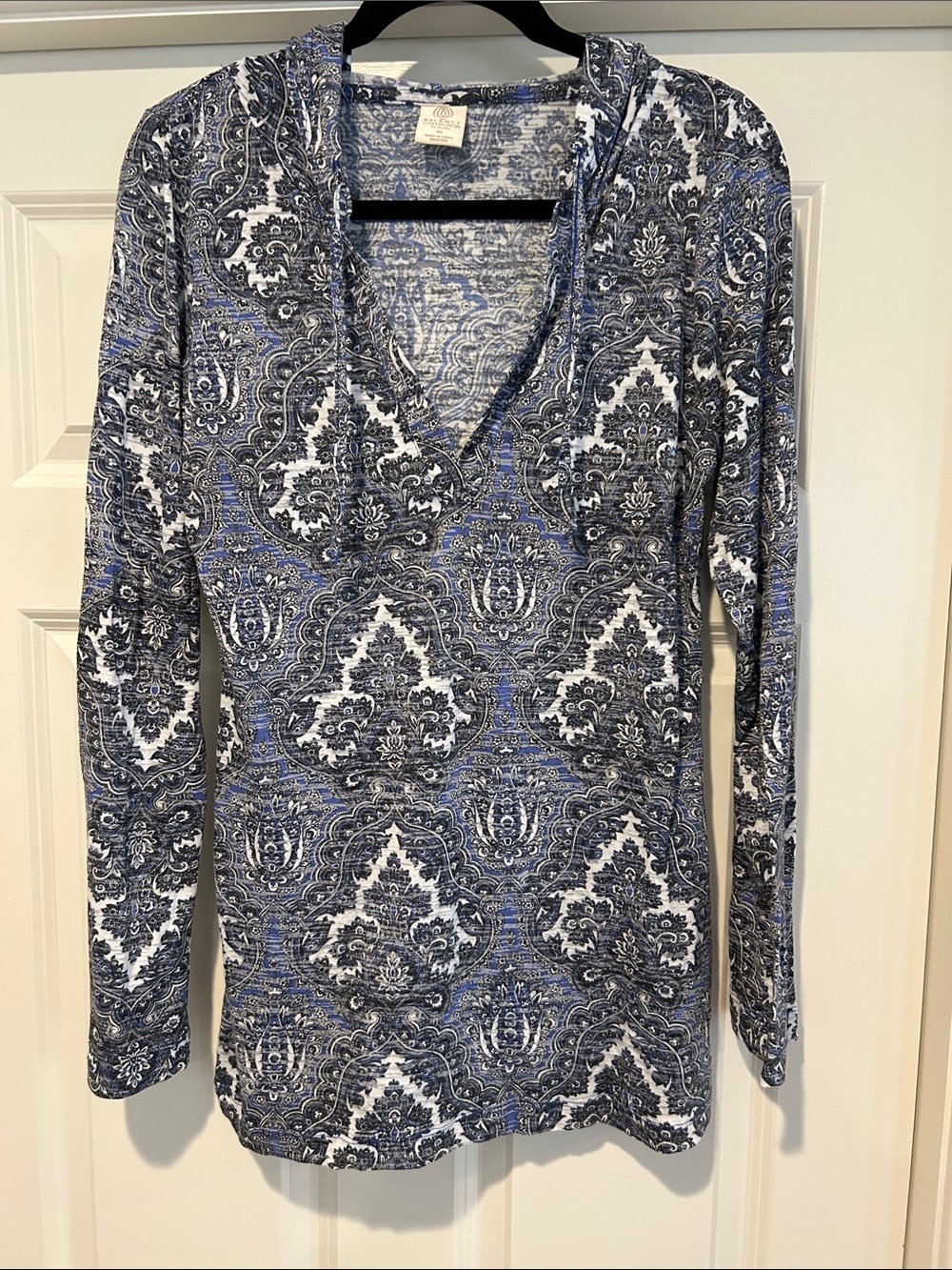 Long Sleeve V-Neck Paisley Print Top/Hoodie - Blue/White